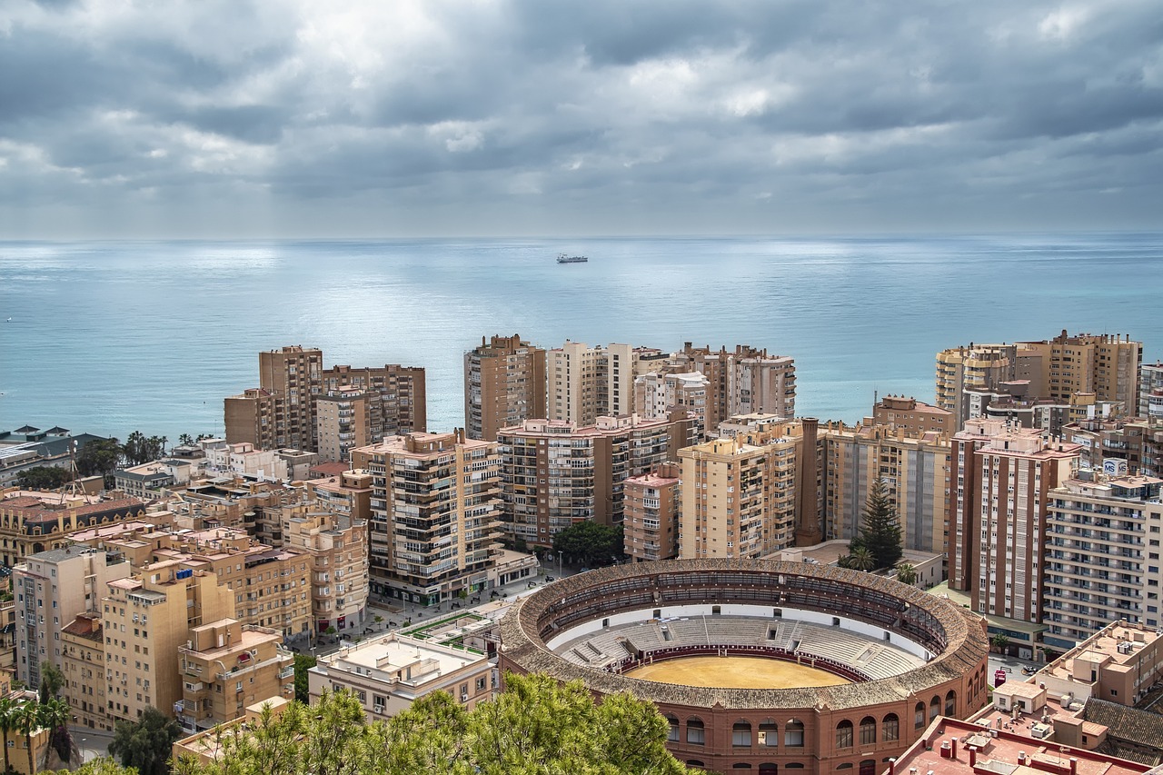 Malaga Látnivalók Gazdagítják a Gazdaságot: Turizmus és Fejlődés Közötti Kapcsolat